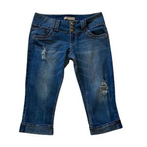 No Boundaries Women’s Distressed Capris Denim Jeans Size 11